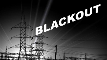 Schwarzes Bild mit Strommast und Schriftzug Blackout